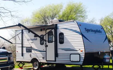 Cozy Luna 2019 Keystone RV Springdale Mini 1790FQ