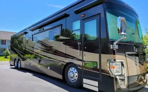 2012 Tiffin Motorhomes Zephyr 45 LZ Option B