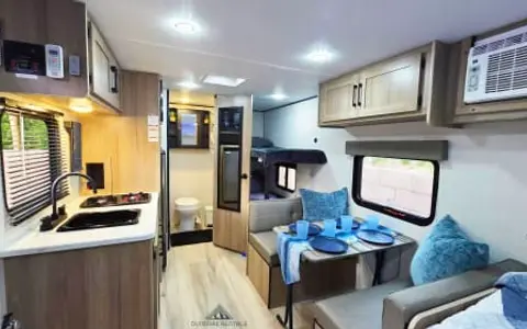 2025 Keystone 17B + Clean and Cozy EZ Tow