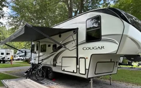 White Squirrel 5th Wheel