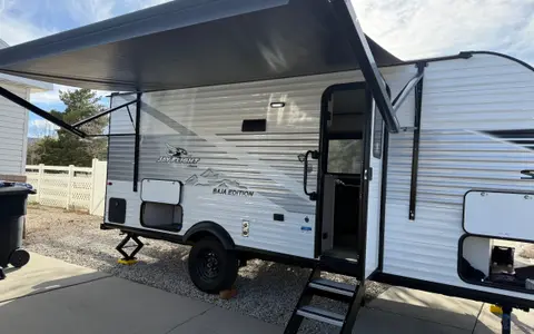 Christy's Jayco 197MBW  SLX Baja Edition Travel Trailer