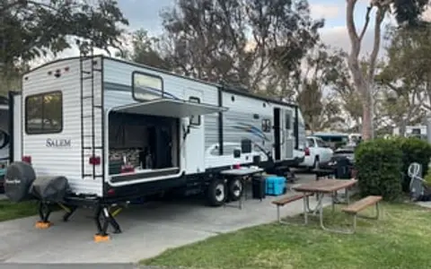 Ultimate bunkhouse w/2 bedrooms & outdoor kitchen