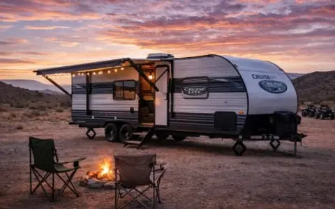 2024 Salem Sleeps 8 With Bunk Beds & Solar!