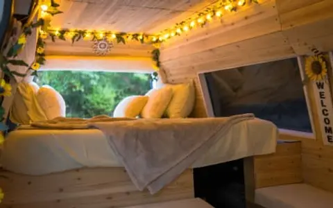 "The Bee Hive" Cozy Sustainable Camper!