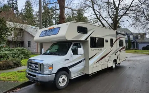Comfy & Clean 2016 Coachmen Leprechaun