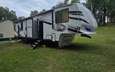 Wolf pack toy hauler