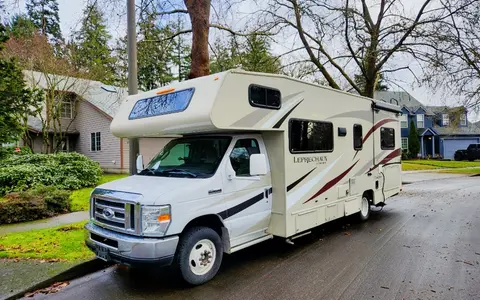 Comfy & Clean Coachmen Leprechaun