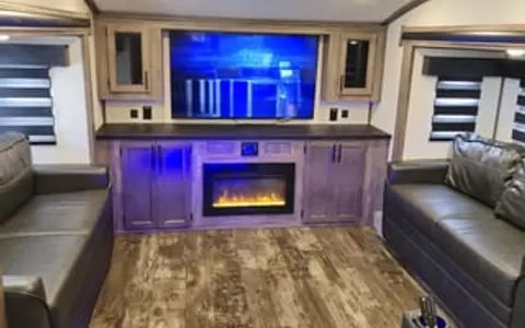 Sabre House on Wheels 1.5 baths King bed