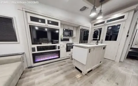 Tandara Brand new 2 bedroom Sleeps 9 King bed loft
