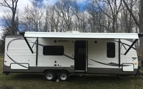 2015 Keystone Hideout 26’ bh