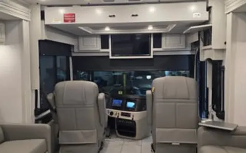 2025 Fleetwood RV Discovery 38W
