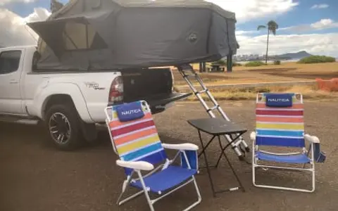 Toyota Tacoma w/ Rooftent - Close to Honolulu Airport