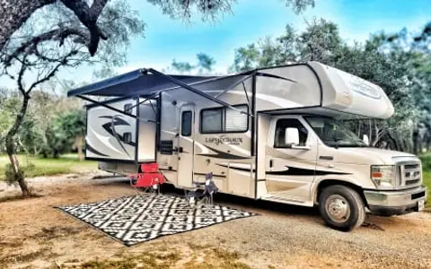 Completely Renovated! "Lucky" the Leprechaun Coachmen Bunkhouse *Sleeps 10*