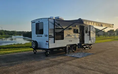 2025 Jayco Jay Flight SLX 210 QB Travel Trailer (Couples or Small Families Trailer)