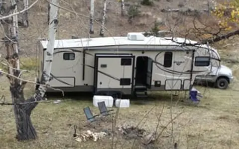 Hello 2019!! Check this out!! Hideout Fifth Wheel - Delivery Available!