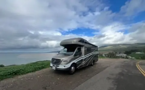 2022 Winnebago Navion 24D