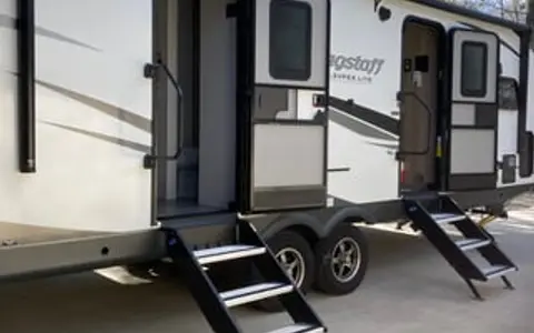 New Pearl- couples coach