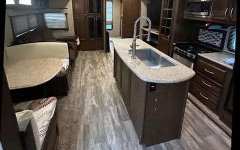2018 Crusader 337QBH 5th Wheel