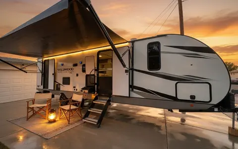 Full Turn Key trailer with bunks for the kids, dry camping package new and clean!