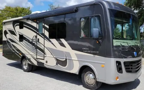 Holiday Rambler Admiral 32H