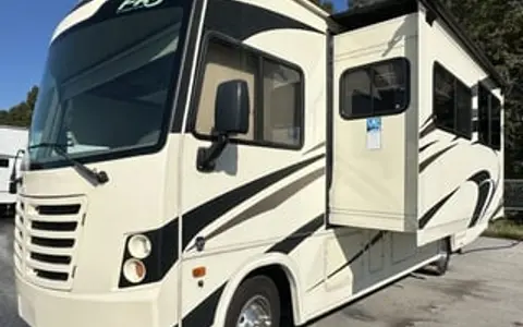 "Jolly" - Spacious RV for a King (and Queen)