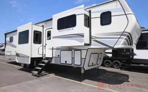 Brand New Keystone Montana With Office & Outdoor Kitchen - LOADED WOW