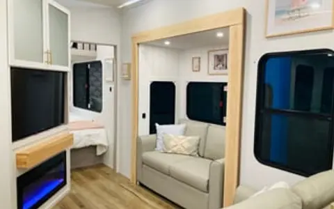 Brand New Beautiful Alliance 5th Wheel 2 Bedrooms