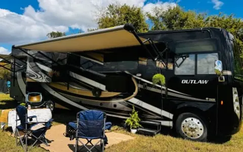 Stunning Toy Hauler! No Special License Needed!