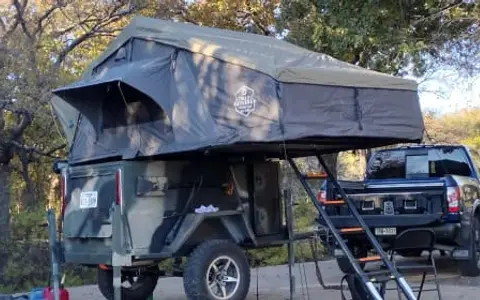 Overlanding trailer with rooftop tent