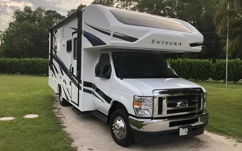 Brand New, Fun and Easy to handle! Entegra Odyssey! 24' and easy to handle SE Class C