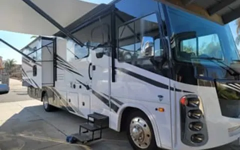 2022 Class A RV 38FT W/Bunk Beds / 2 Full Baths