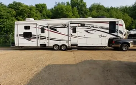 2009 Forest River Cardinal M-3802BH
