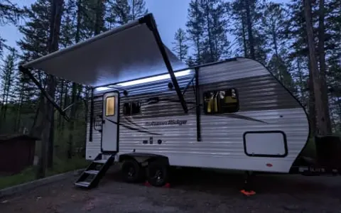 Cozy Couples Camper Near Glacier National Park. Pet Friendly!