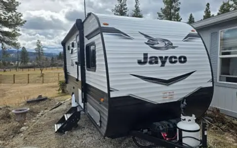 Family Camper Rental Near Glacier National Park | 2024 Jayco SLX