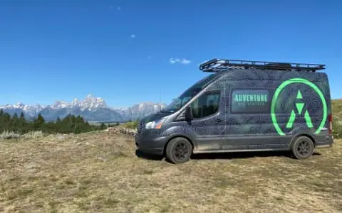 "Vandalorian" Vandoit Highroof LIV Adventure Van