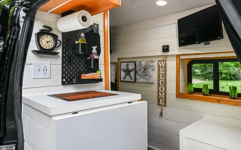Luxury Camper Van for Camping, Trips & Events- KC Delivery (25 Miles)