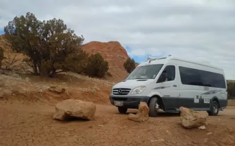 CHARLIE VAN GO GO: 2011 ROADTREK RS ADVENTUROUS (MERCEDES-BENZ SPRINTER)