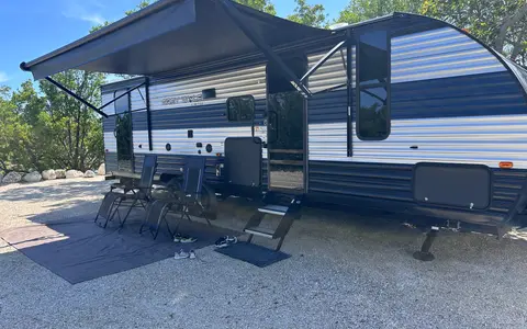 2022 32ft Cherokee Grey Wolf