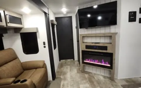 Dusty Roads- 3 ACs 2 Baths Book early!! Ins Incl.