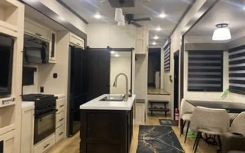 Dusty Roads Vacation in style. Book early Ins.Incl