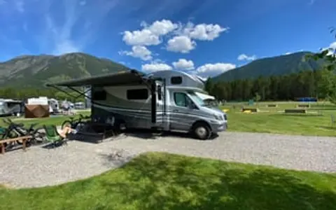 Luxury Diesel-Dog Friendly-Easy to Drive-Sleeps 6