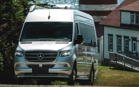 Airstream Interstate 24gl Mercedes Luxury-Seats 9-kitchen-bath