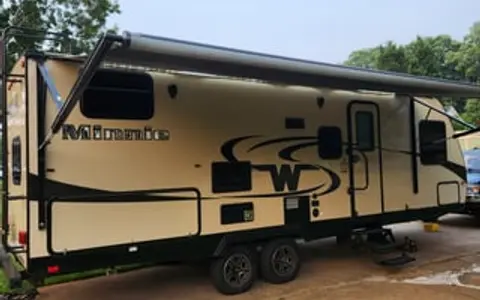 2017 Winnebago Minnie 2455 BHS