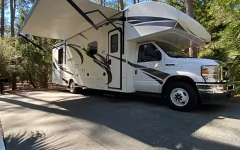 Easy to drive, perfect RV for your road trip!