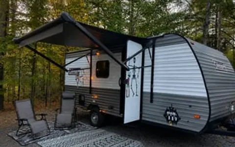 2024 Coleman Lantern 17B – Family & Pet Friendly!