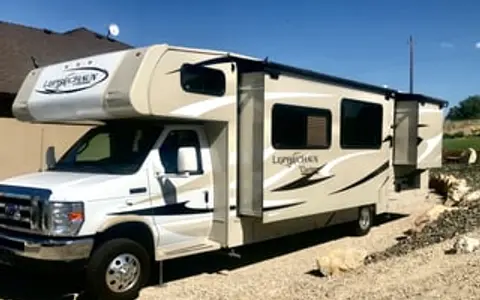 Coachmen RV Leprechaun 319DS Ford 450
