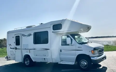 Easy to Drive 2002 Born Free Motorhome