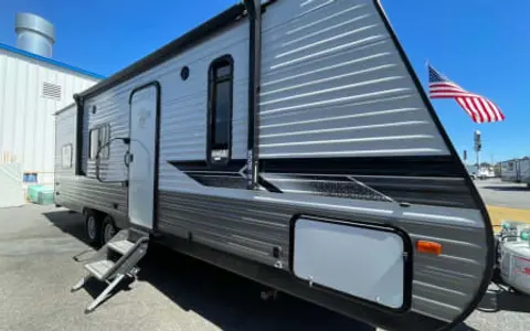 WEEKEND WANDERER Bunkhouse --  Free delivery and setup with 2 night min (de