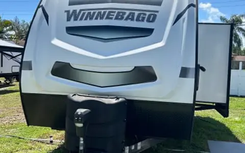 2022 winnebago 2301 BHS