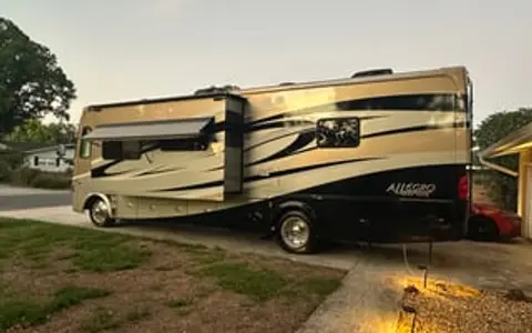 2012 Tiffin Motorhomes Allegro 32 CA
